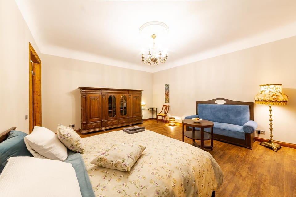Living room, Photo of the whole room, Seating area