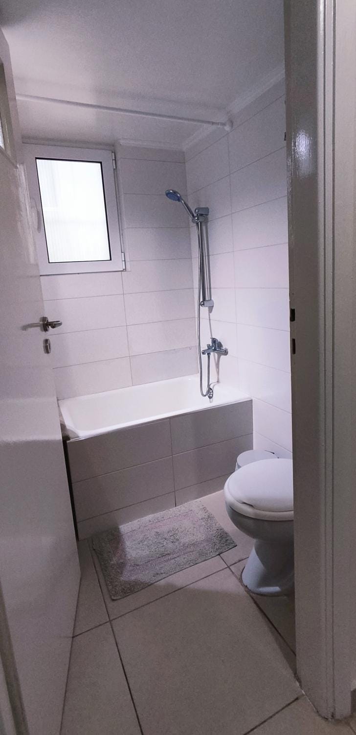 Shower, Toilet, Bathroom, Bath, towels