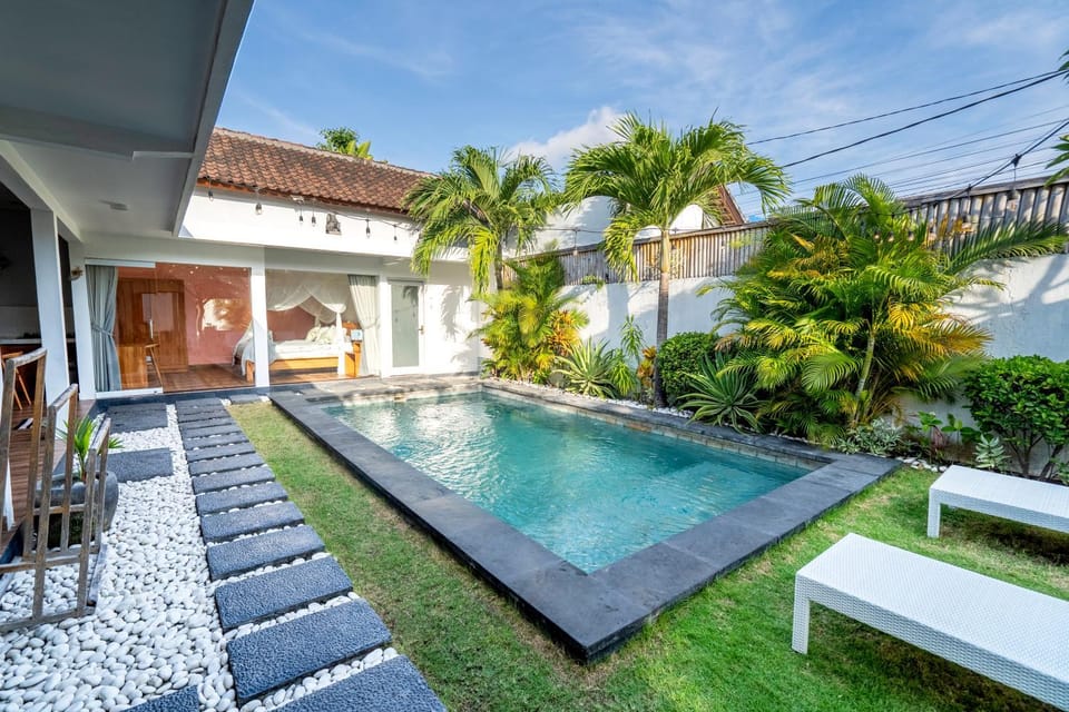 Property building, Natural landscape, Garden, Garden view, Pool view, Swimming pool, sunbed
