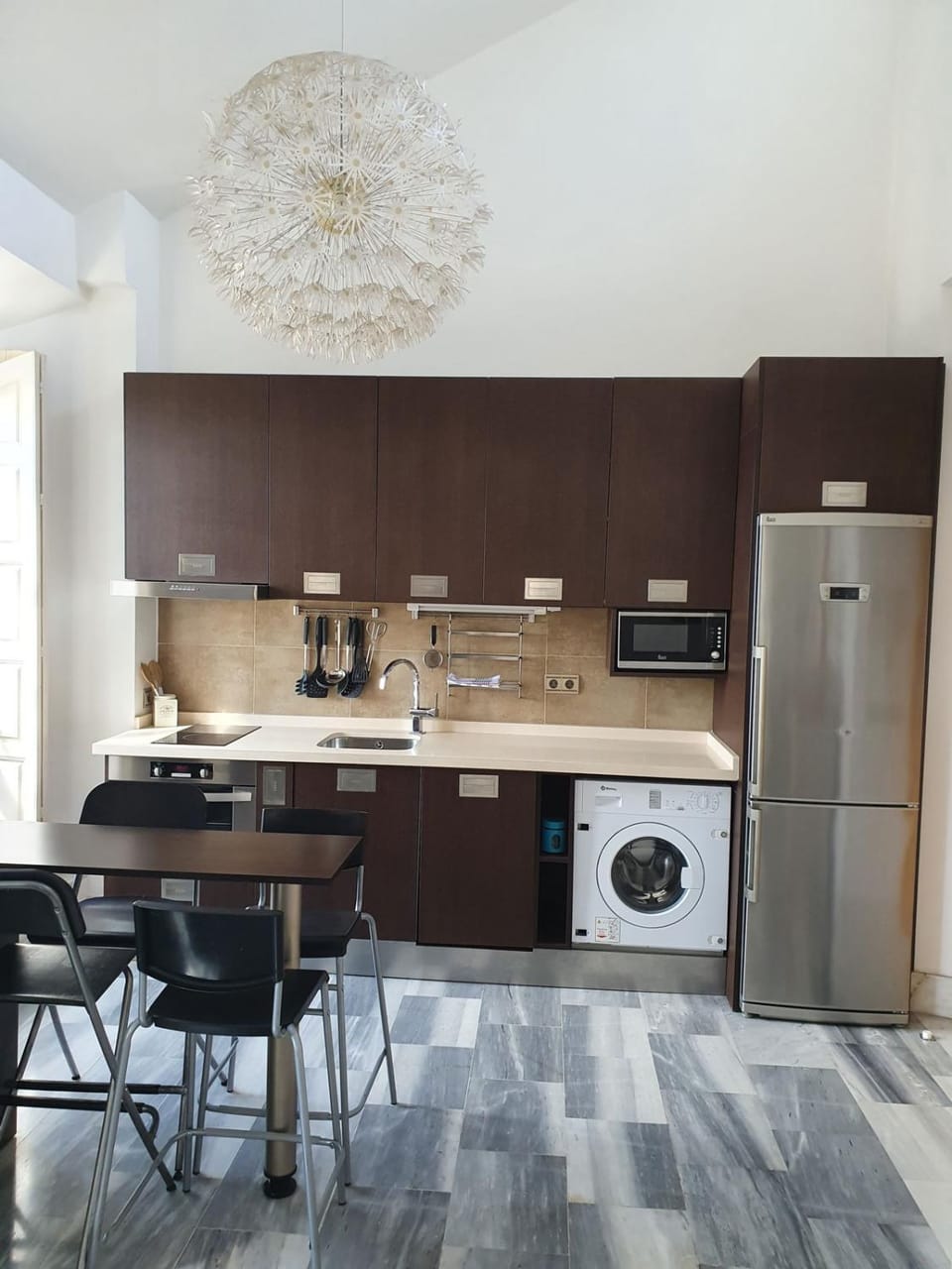 Kitchen or kitchenette, Dining area