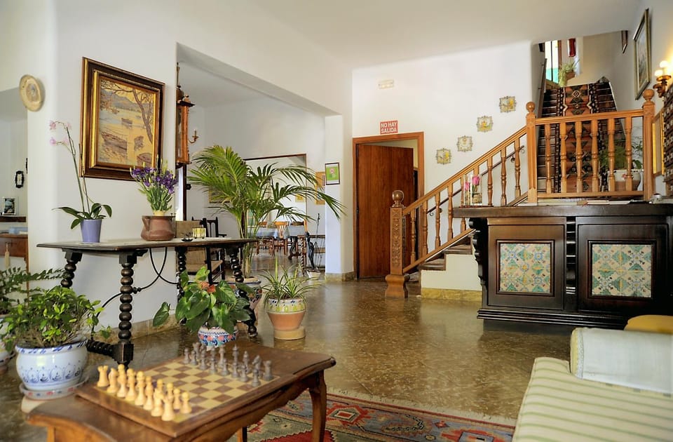Hostal Los Pinos Bed and Breakfast in Serra de Tramuntana