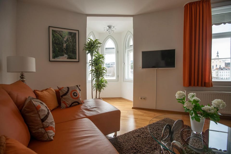 Communal lounge/ TV room, TV and multimedia, Living room, Seating area