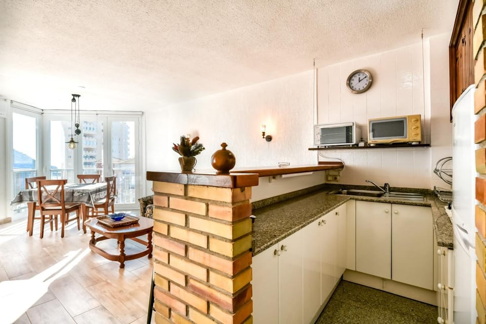 Kitchen or kitchenette, Dining area, minibar