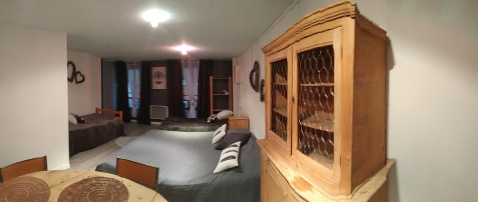 Bed, TV and multimedia, Living room, Seating area, wardrobe