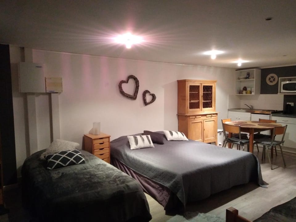 Bed, Photo of the whole room