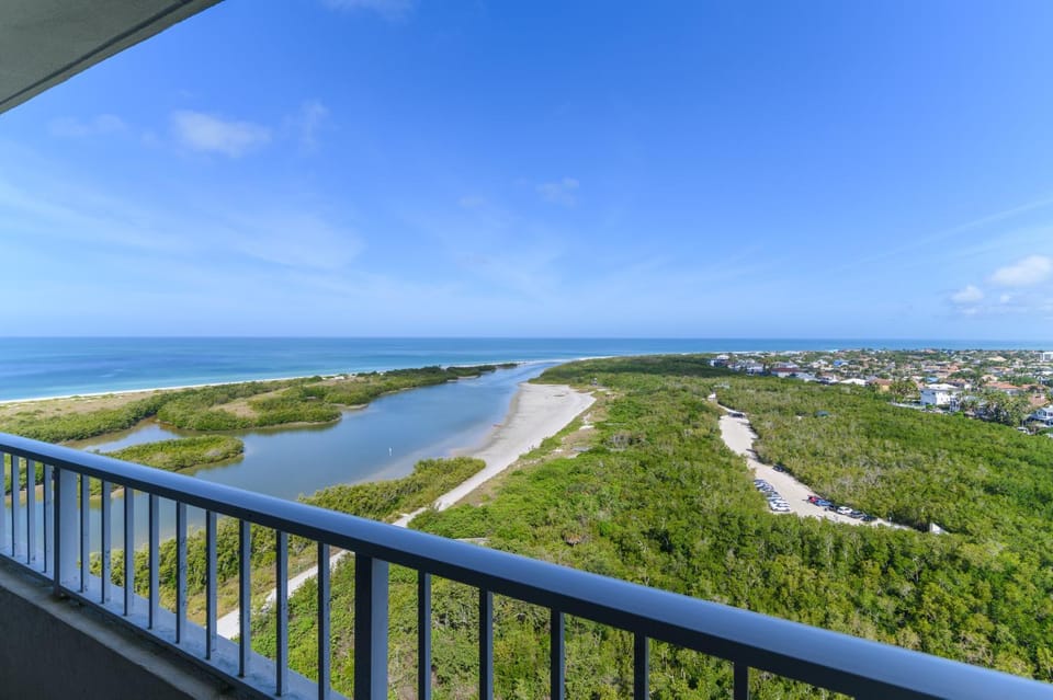 Stunning Beachfront Penthouse on 19th Floor I Desirable Front Unit Apartment in Marco Island