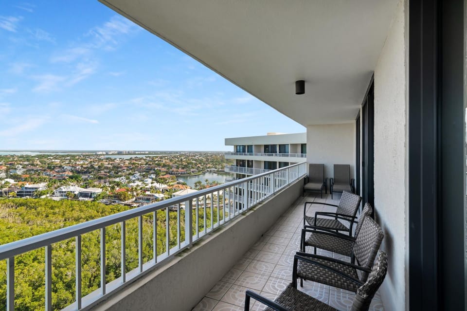 Stunning Beachfront Penthouse on 19th Floor I Desirable Front Unit Apartment in Marco Island