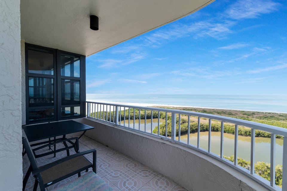 Stunning Beachfront Penthouse on 19th Floor I Desirable Front Unit Apartment in Marco Island