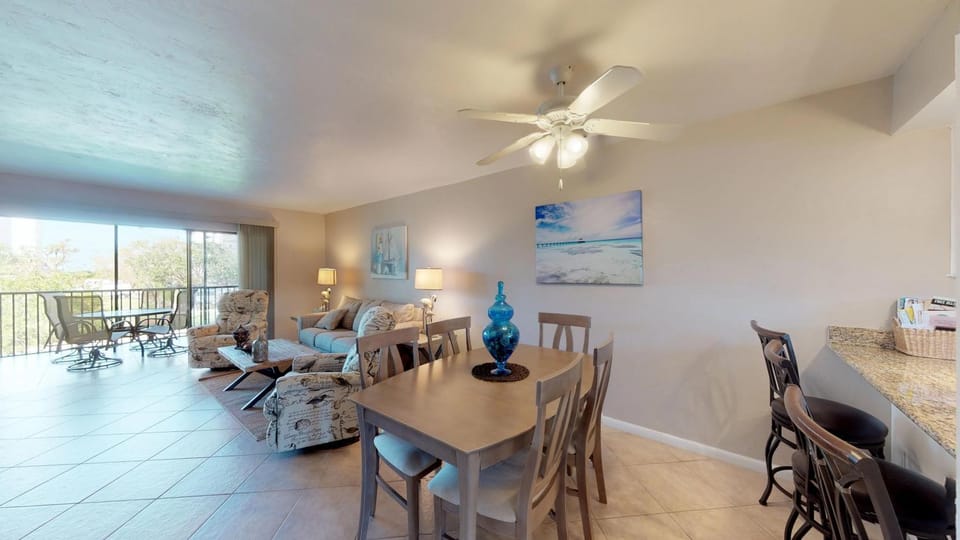 Desirable Location, Directly Across Street From South Beach Access Apartment in Marco Island