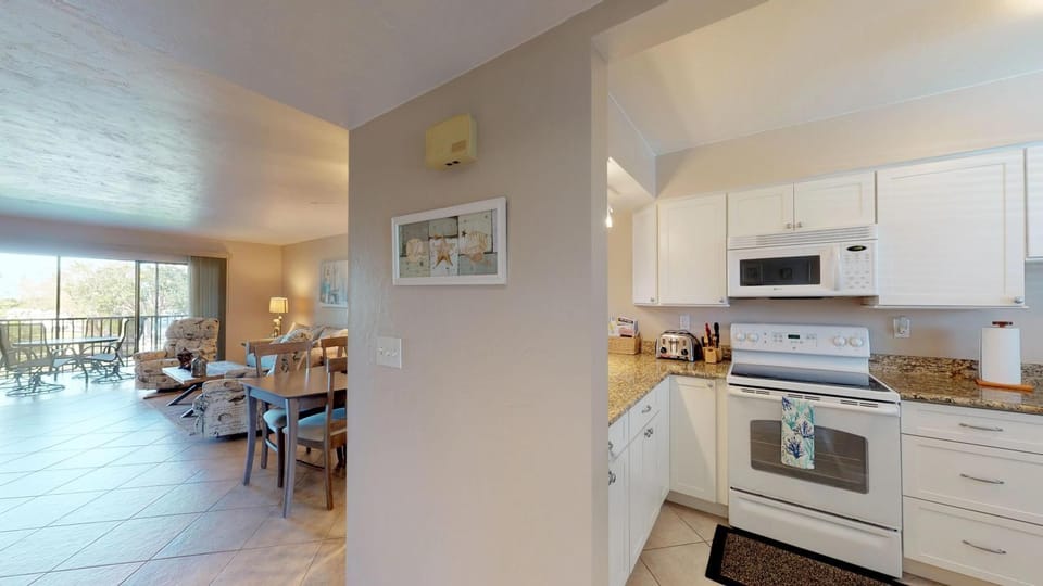 Desirable Location, Directly Across Street From South Beach Access Apartment in Marco Island