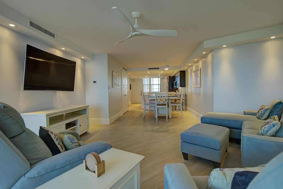 Top Choice Marco Island, Complete w/ $150k Renovation Apartment in Marco Island