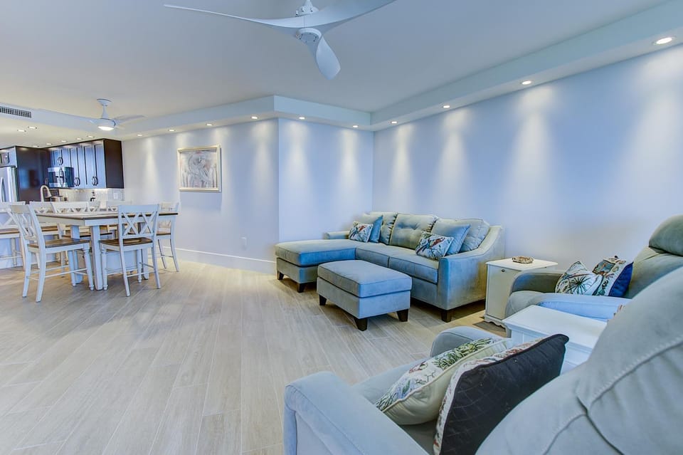 Top Choice Marco Island, Complete w/ $150k Renovation Apartment in Marco Island