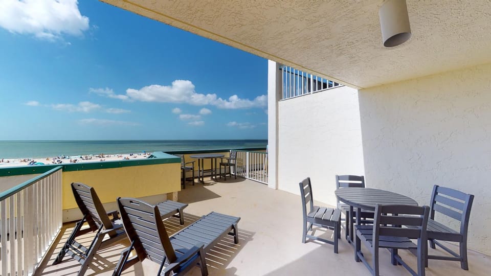 Full Reno Our Beaches Are Open to You, Popular Over-sized Balcony Apartment in Marco Island