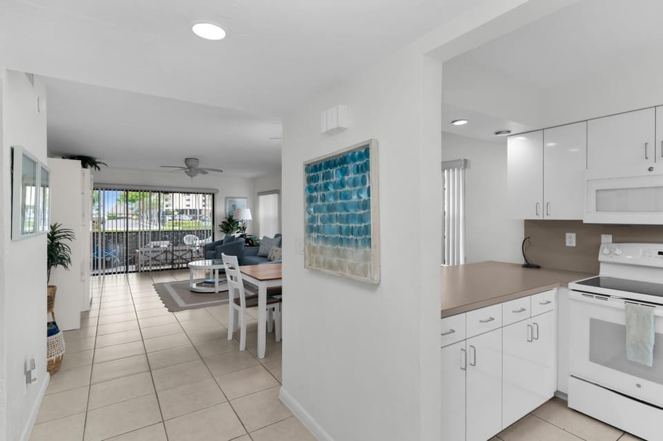 Seaview #110 - Just Steps From 1 of 4 Public Beach Access Points Apartment in Marco Island