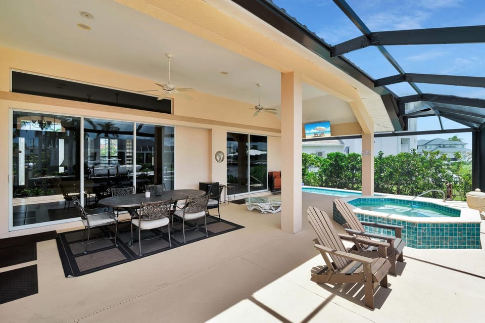3 Bed 2 Bath Canal Home I Pool+Spa Gulf Access House in Marco Island