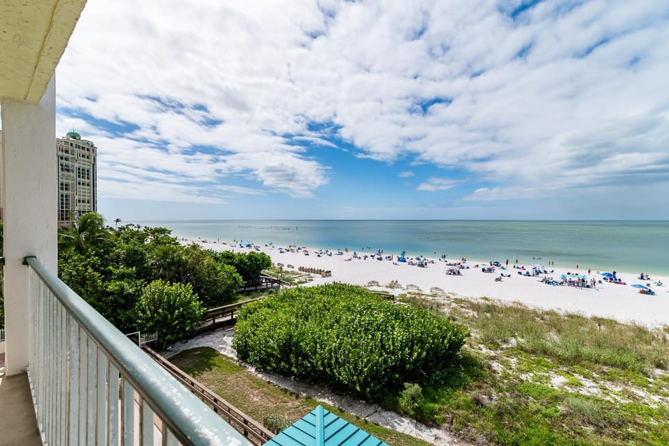 Breathtaking Sunsets @ This Beachfront Beauty, On-Site Restaurant/Tiki Bar Apartment in Marco Island