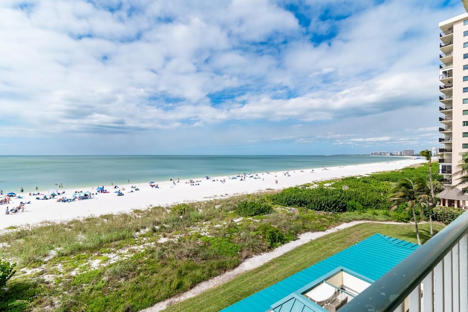 Breathtaking Sunsets @ This Beachfront Beauty, On-Site Restaurant/Tiki Bar Apartment in Marco Island