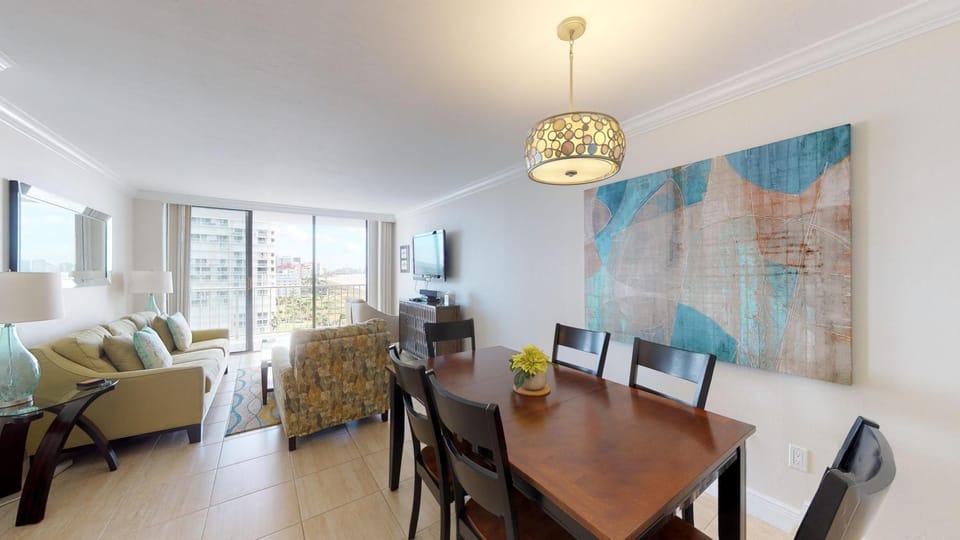 Views Stretching Down Entire Beach I Stunning Beachfront 2 Bed Condo Apartment in Marco Island
