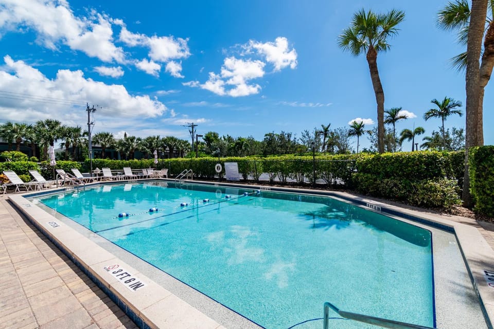 Renovated Condo Offering Free Beach Access Apartment in Marco Island