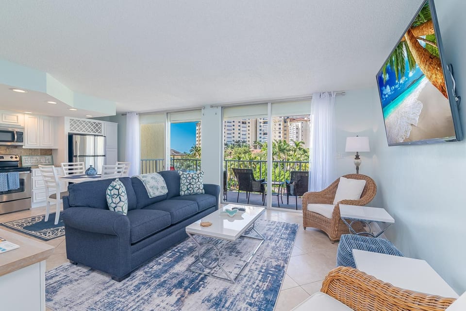 Renovated Condo Offering Free Beach Access Apartment in Marco Island