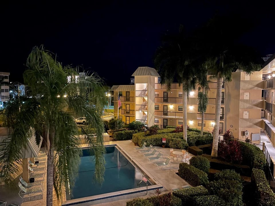 End Unit Steps from Beach Access w/ No Crazy Beach Prices Apartment in Marco Island