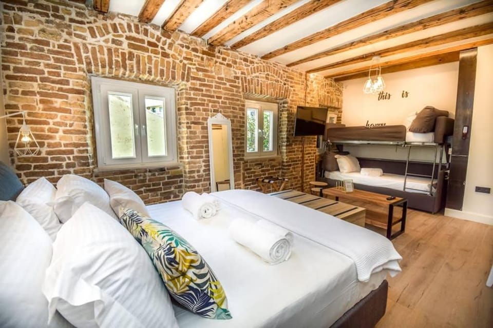 Bed, Living room, Seating area, Bedroom, towels