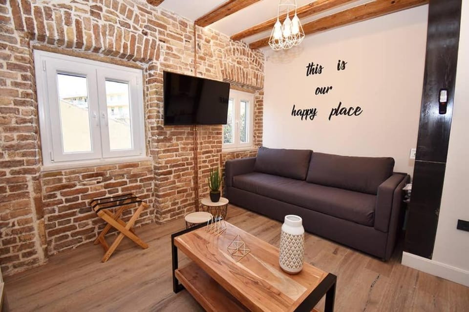 Communal lounge/ TV room, Living room, Seating area