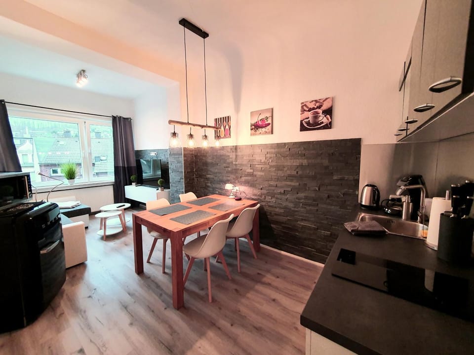 Kitchen or kitchenette, Living room, Seating area, Dining area