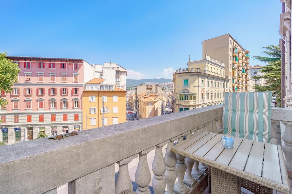 City view, Street view