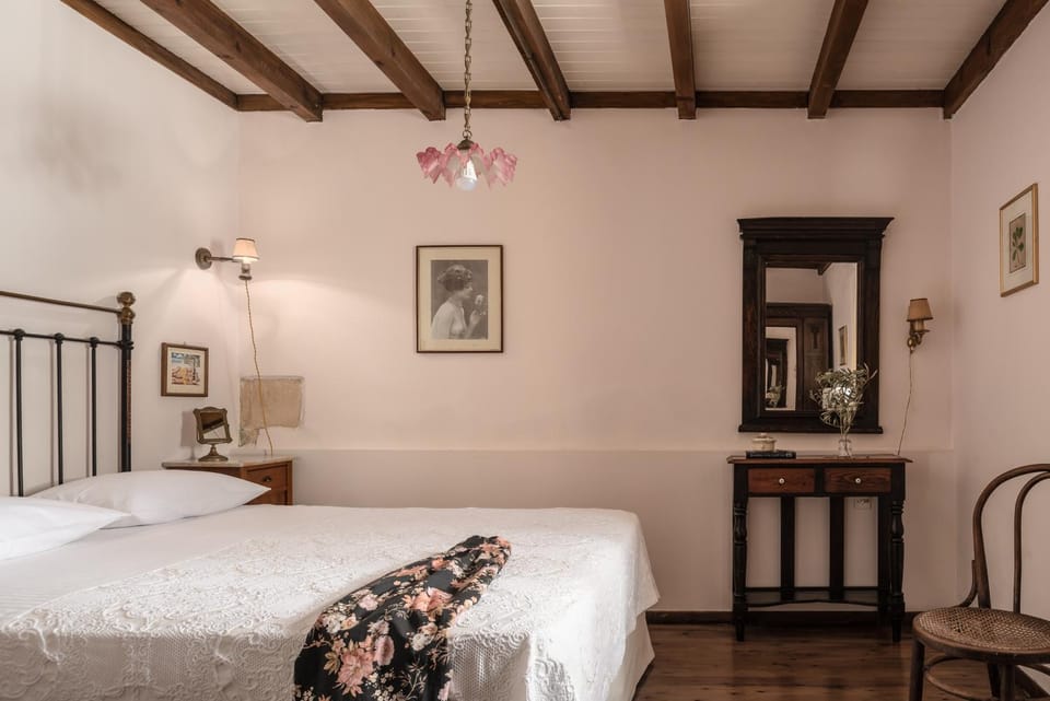 Bed, Photo of the whole room, Bedroom, Family
