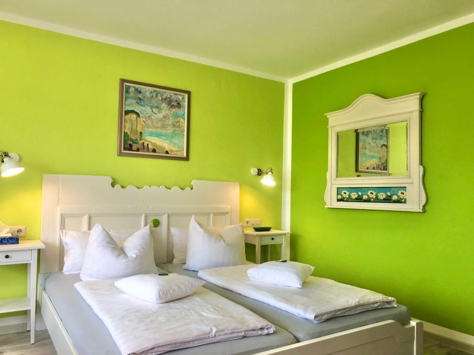 Bed, Photo of the whole room