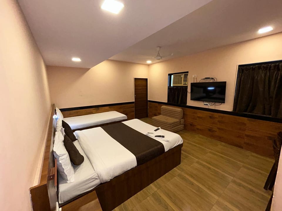 Bed, TV and multimedia, Photo of the whole room