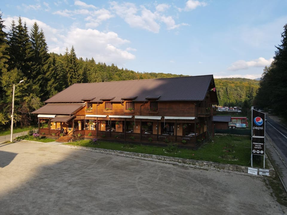 PENSIUNEA VALEA CETATII Bed and Breakfast in Brașov County