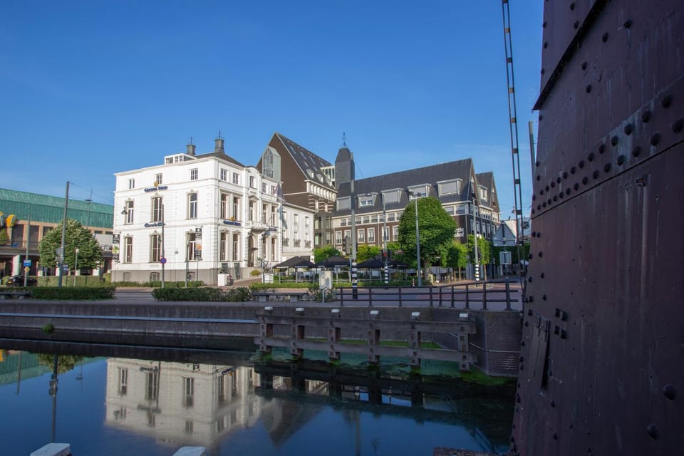 Property building, Restaurant/places to eat