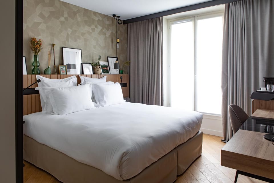 Bed, Photo of the whole room, Decorative detail, Bedroom