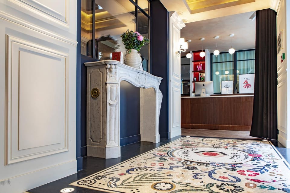 Facade/entrance, Lobby or reception, flat iron