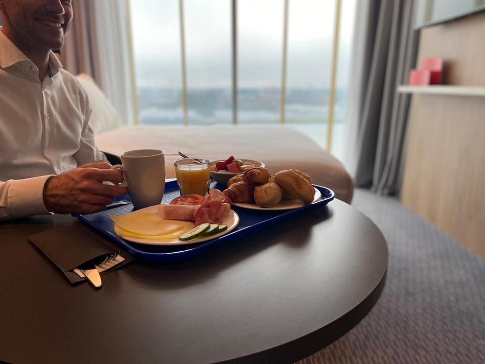 Bedroom, Breakfast, Continental breakfast