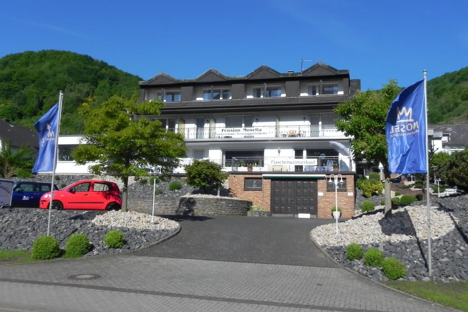 Pension Mosella , Wohnung mit Balkon und Moselblick Apartment in Ediger-Eller