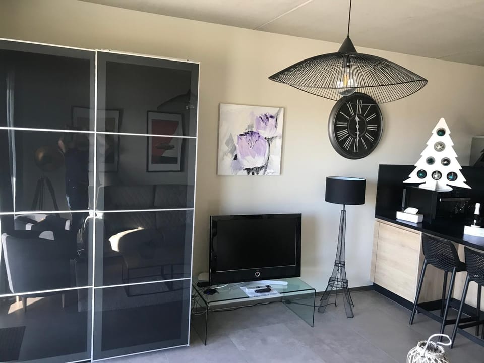 TV and multimedia, wardrobe