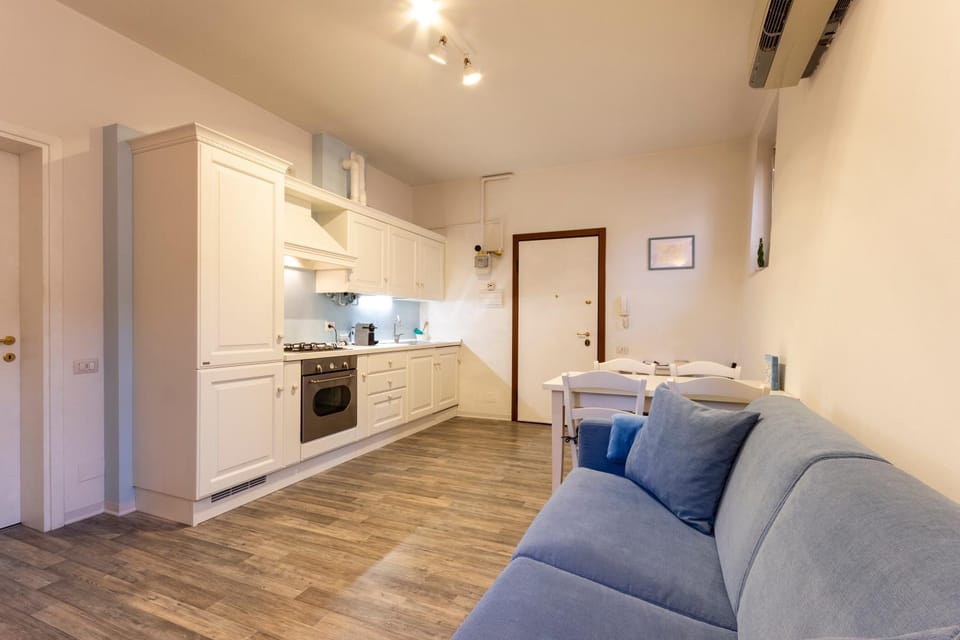 Bed, Kitchen or kitchenette, Living room, Photo of the whole room, Dining area