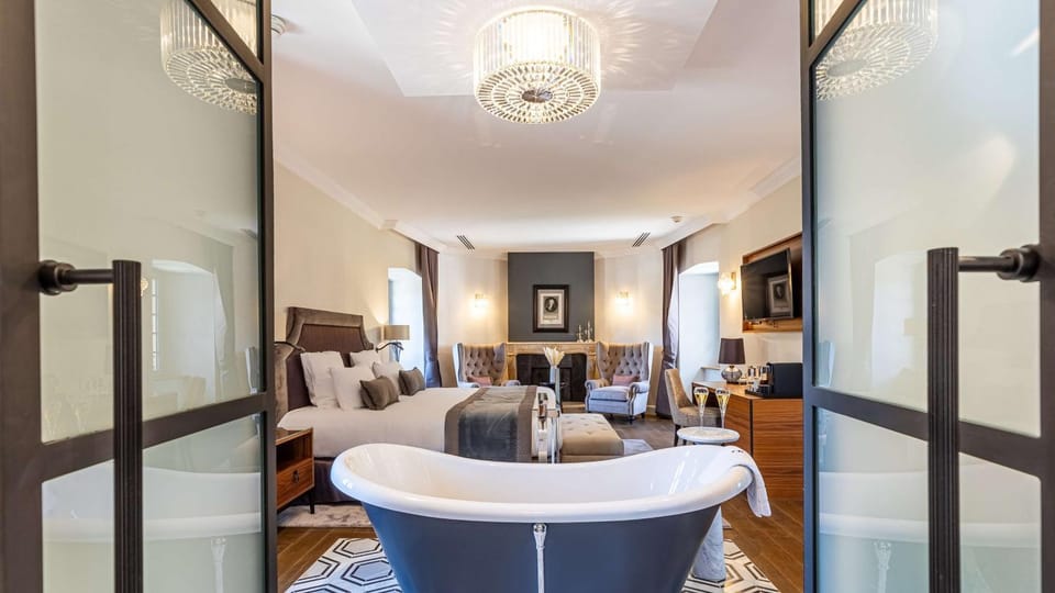 Bedroom, Bath