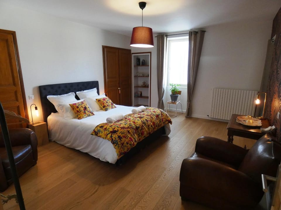 Bed, Photo of the whole room