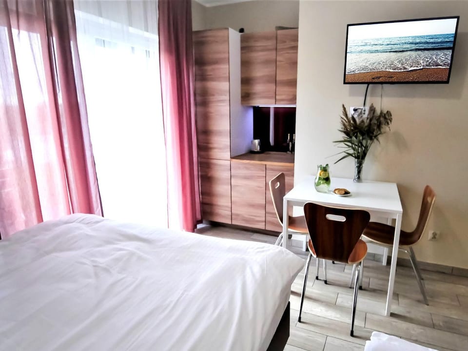 Bed, TV and multimedia, Coffee/tea facilities, Photo of the whole room, Bedroom, locker