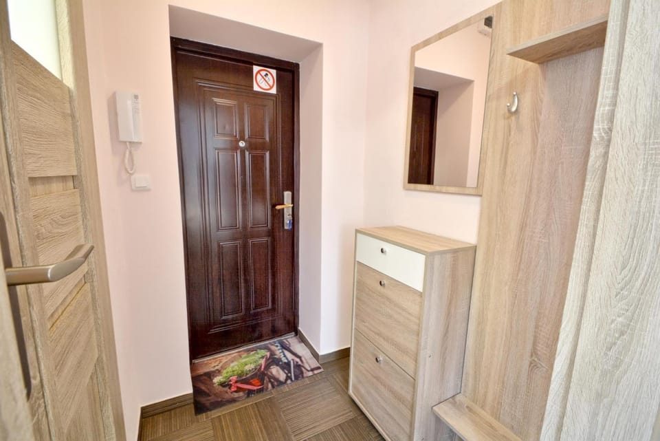 Apartament Gałązka Jabłoni Apartment in Lower Silesian Voivodeship
