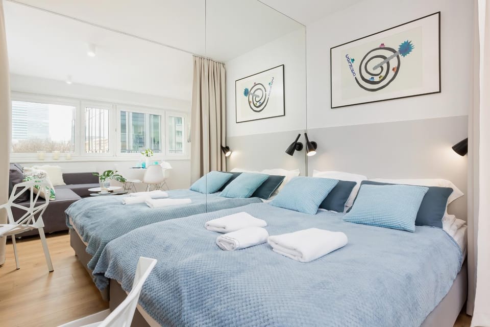 Bed, Seating area