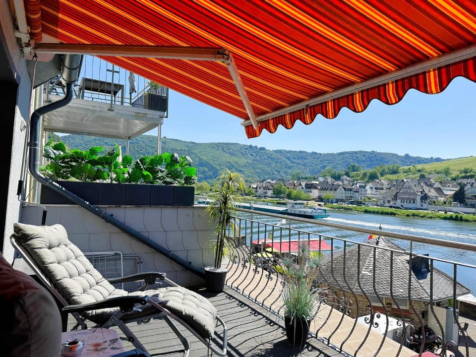 Natural landscape, View (from property/room), Balcony/Terrace, River view