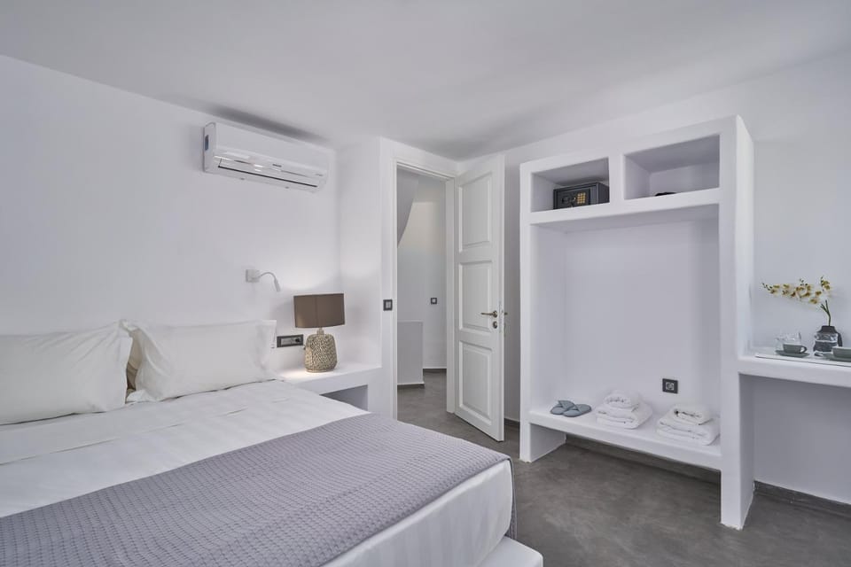 Topos Exclusive Santorini Villa in Santorini