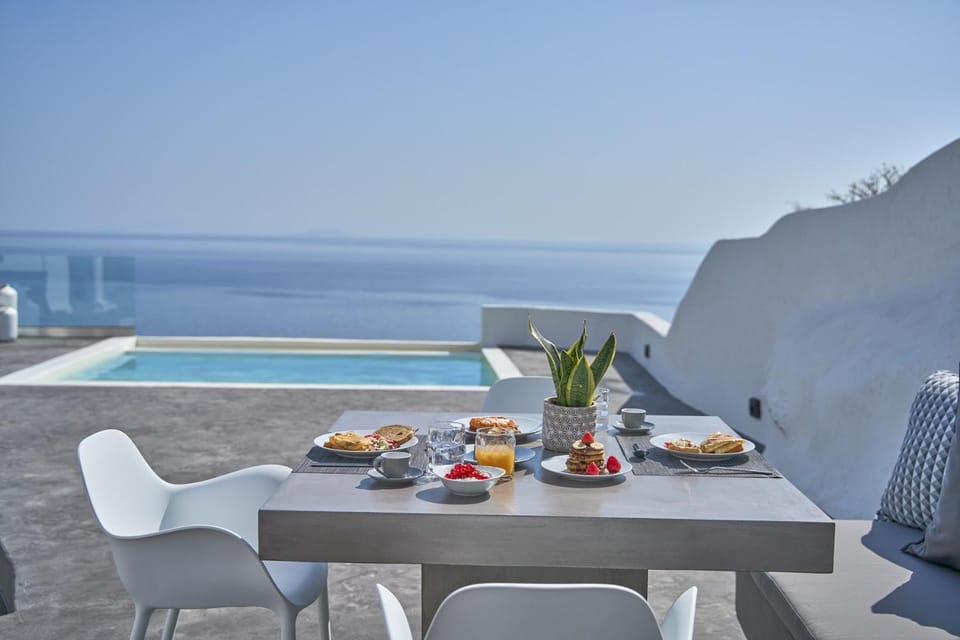 Patio, Day, Natural landscape, View (from property/room), Balcony/Terrace, Food and drinks, Dining area, Pool view, Sea view, Swimming pool, Breakfast, Lunch