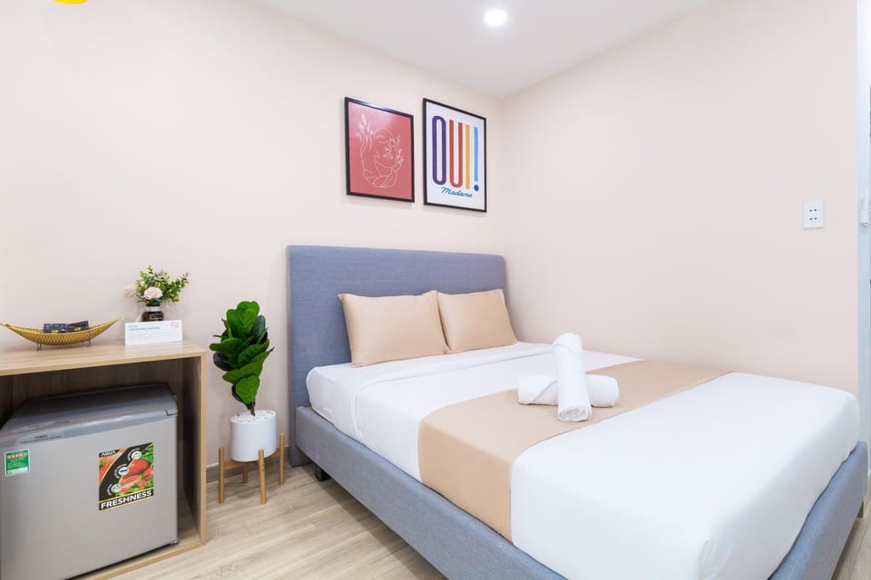 Photo of the whole room, Bedroom
