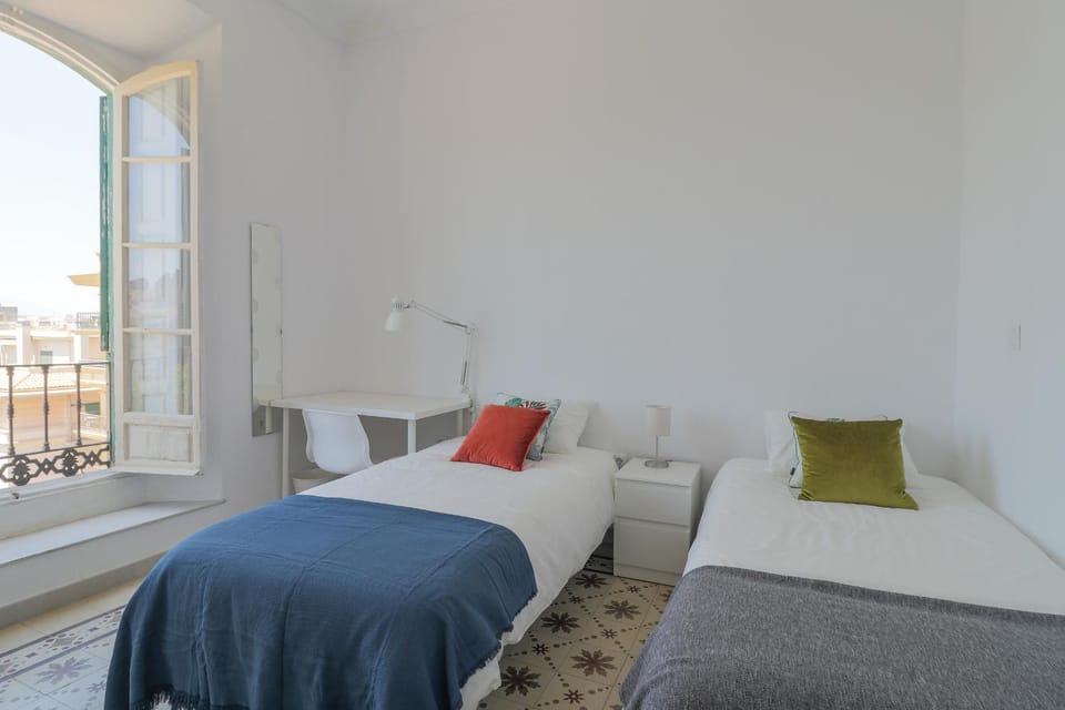 Bed, Photo of the whole room, Bedroom